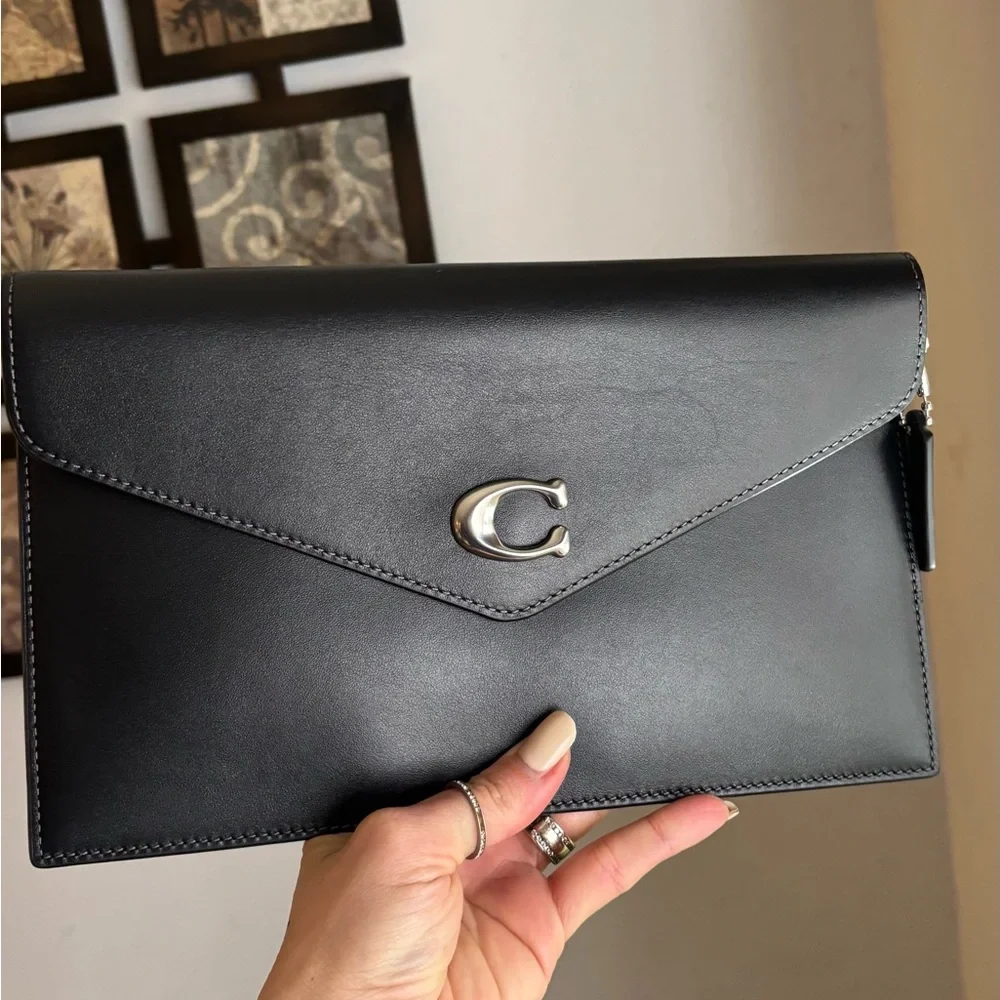 Authentic Coach 1941 black Leather flap magnetic closure Clutch/Crossbody - Picture 3 of 11